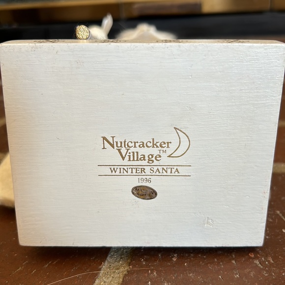 Rare! Vintage 1996 Old World Nutcracker Village  16" White & Gold Winter Santa - Picture 11 of 11